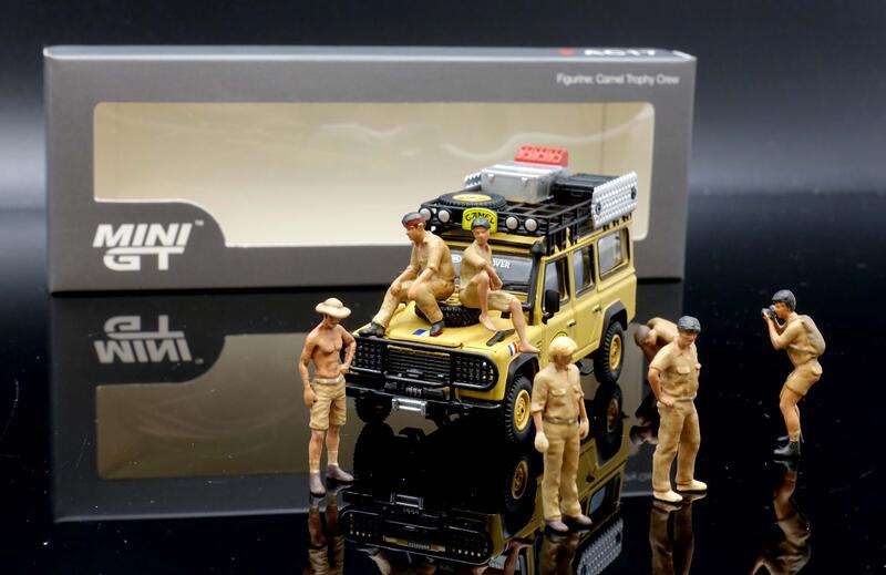 Mini GT 1:64 AC17 Camel Trophy Crew Figure Set – Diorama Pit Crew