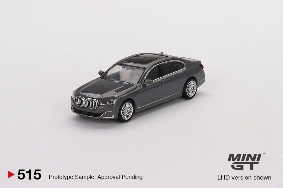 MINI GT 1:64 BMW 750Li xDrive Bernina Grey Amber Effect