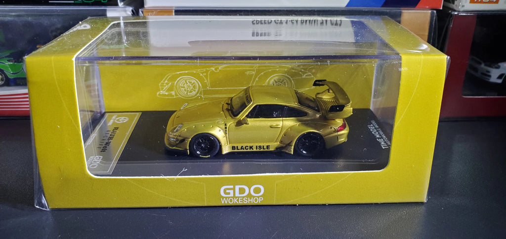 GDO Workshop Porsche 911 RWB Black Isle Gold 1:64 – side view in collector box