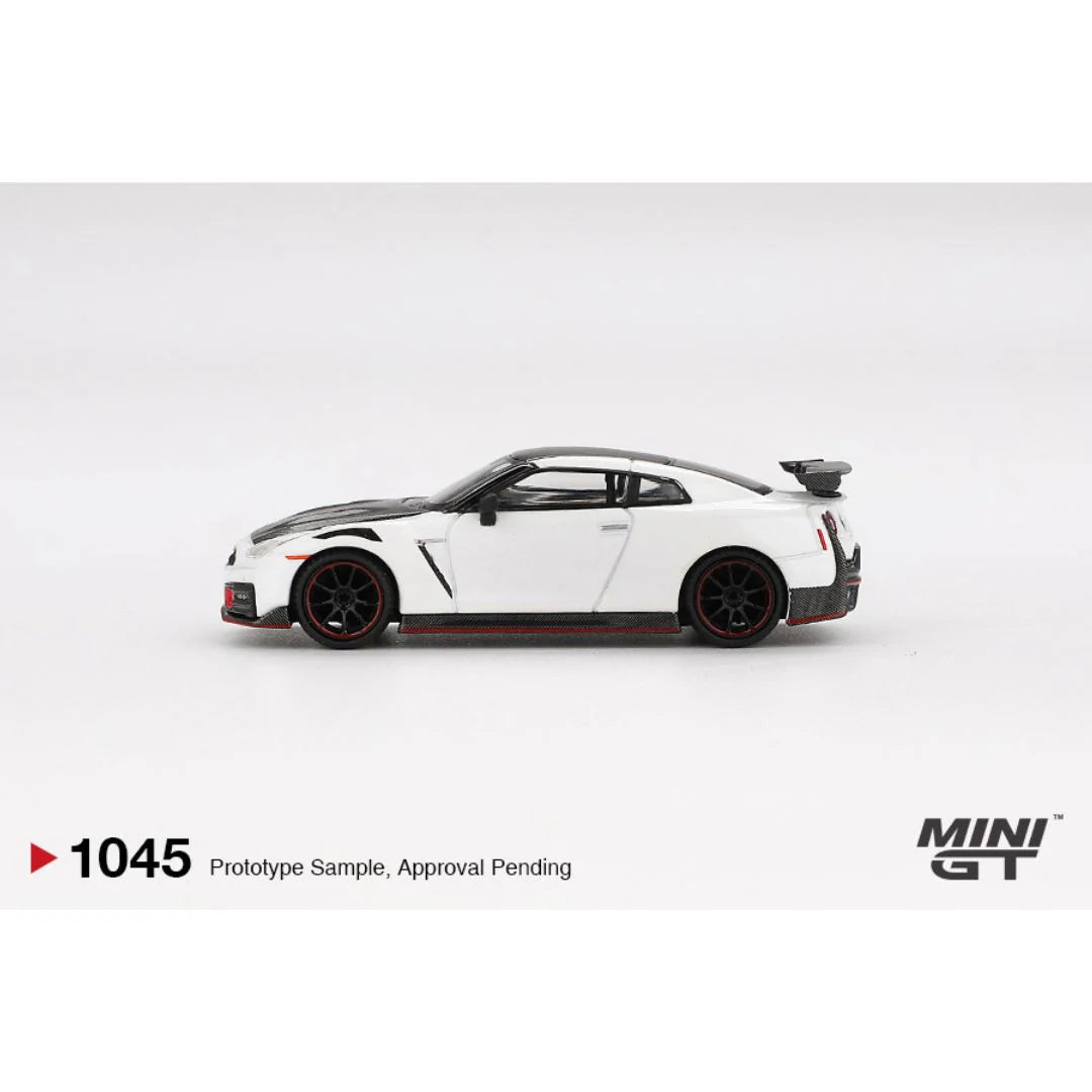 MINI GT 1:64 Nissan GT-R Nismo (R35) 2024 – Brilliant White Pearl