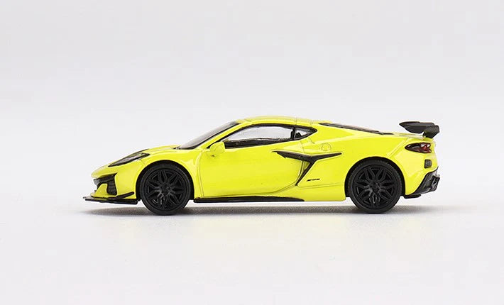 MINI GT 1:64 Chevrolet Corvette Z06 – Accelerate Yellow