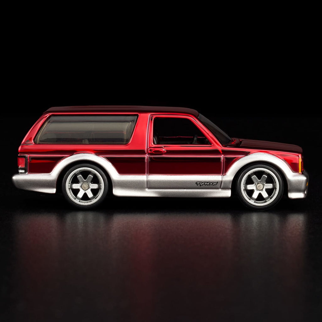 Hot Wheels RLC 1992 GMC Typhoon Spectraflame red JCP13 — Side profile