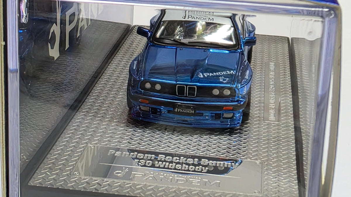 INNO64 BMW E30 Pandem Blue IDE 2025 – Front view