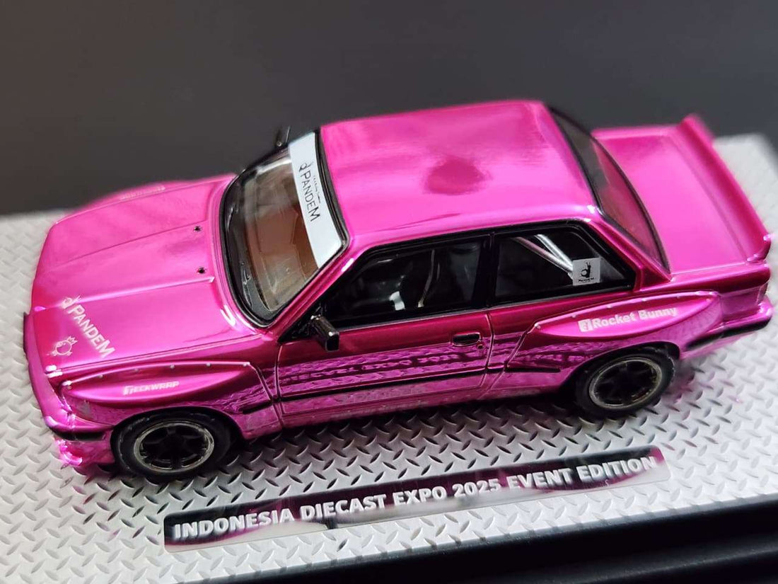 INNO64 BMW E30 Pandem Rocket Bunny Pink Chrome Chase IDE 2025 Event Edition