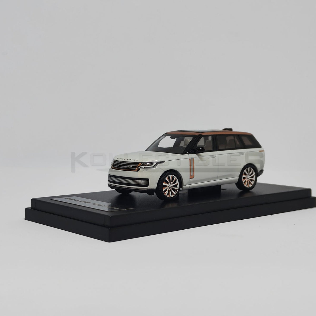 Range Rover white front three-quarter