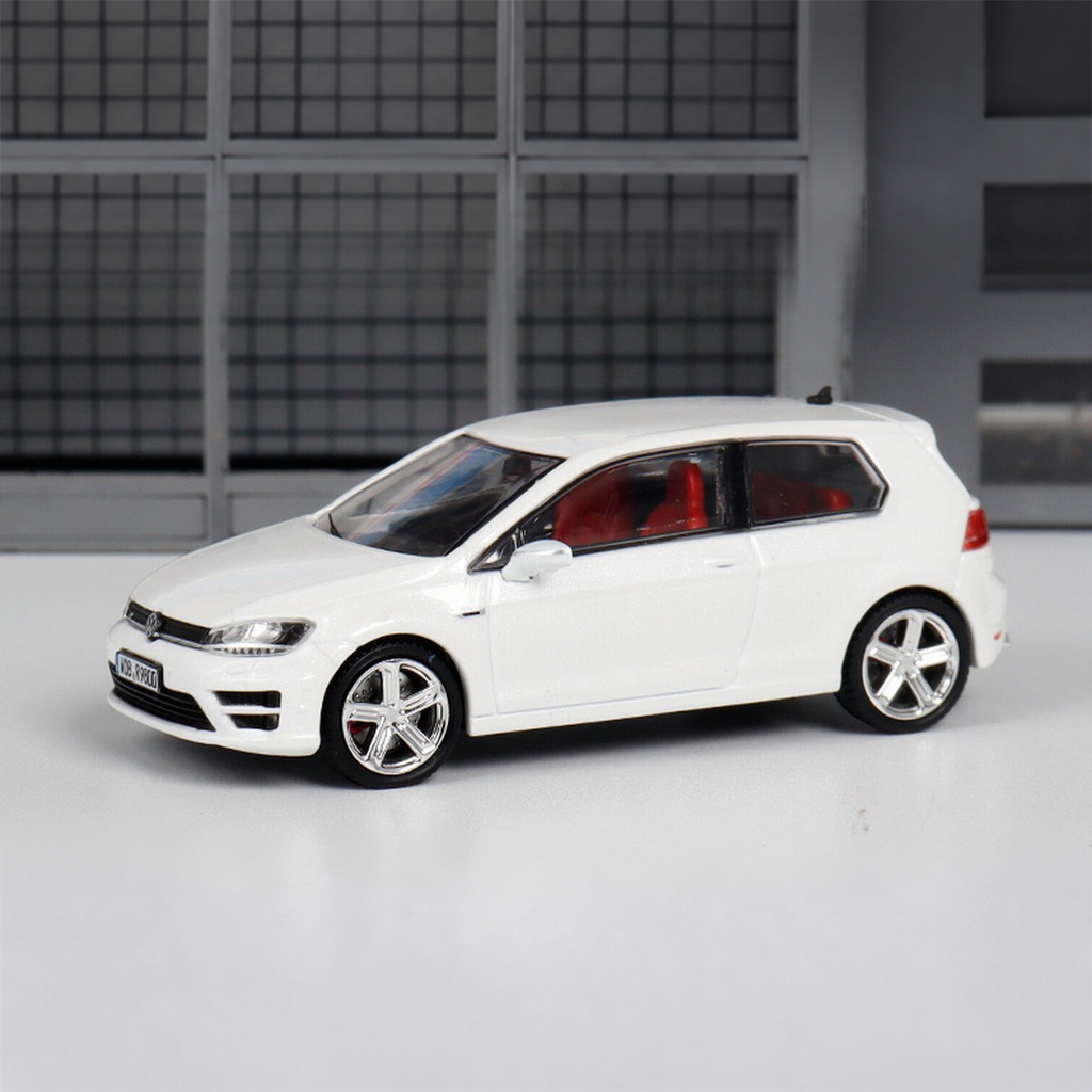 ZOOM Volkswagen Golf VII R white — detailed front view and red interior