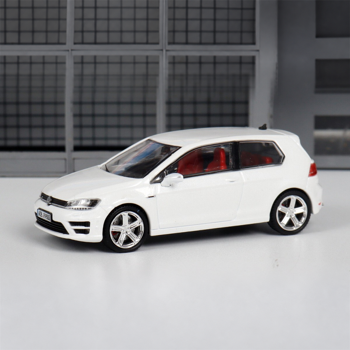 ZOOM Volkswagen Golf VII R white — detailed front view and red interior